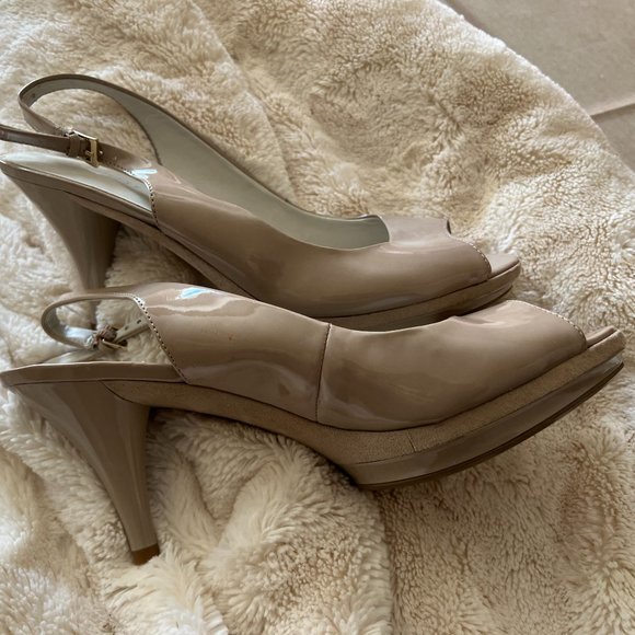 Ann Taylor Beige Low Heeled Pump - Picture 4 of 5